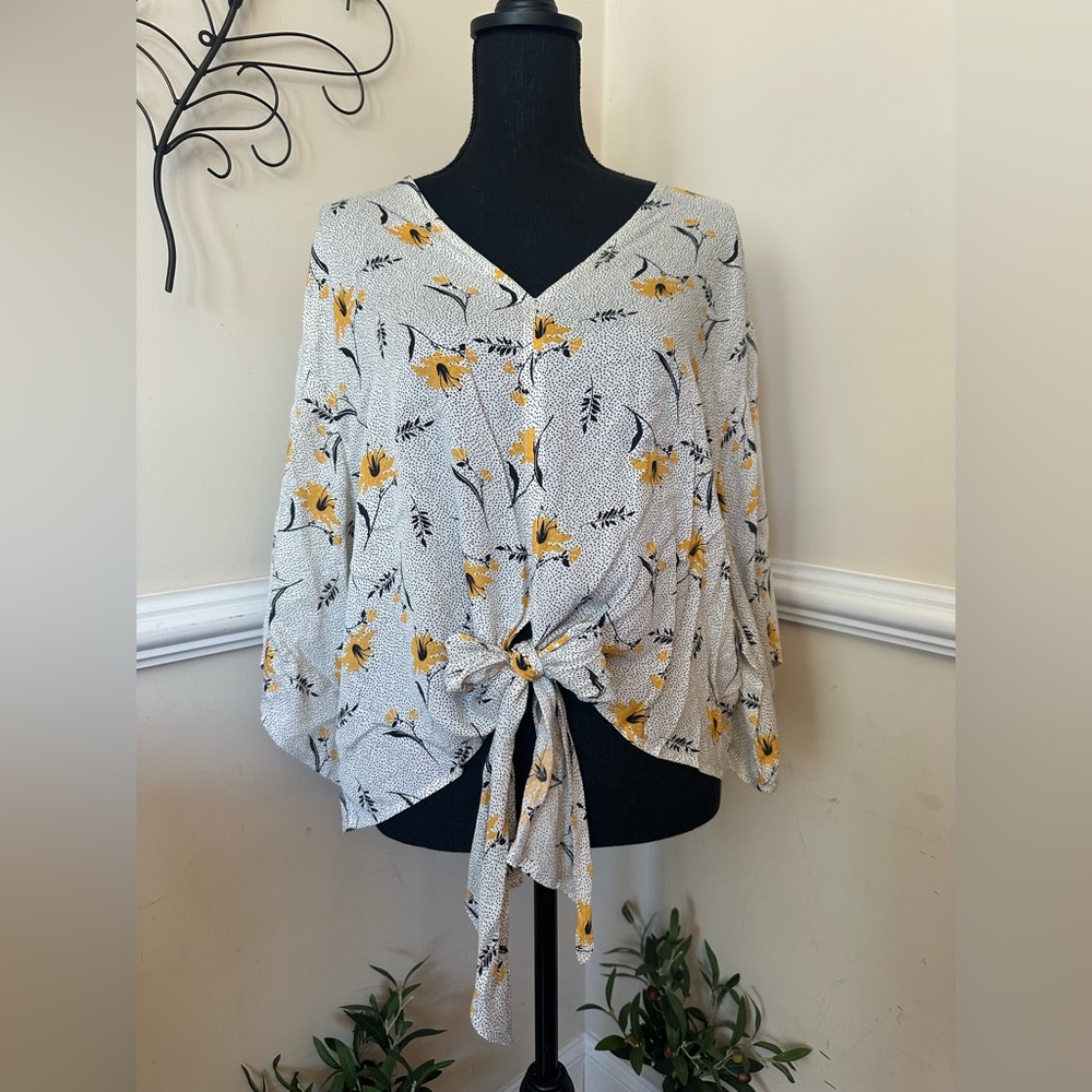 Maurice’s Maison Belle Style Women’s Blouse Floral Tie Front V-Neck EUC Size L
